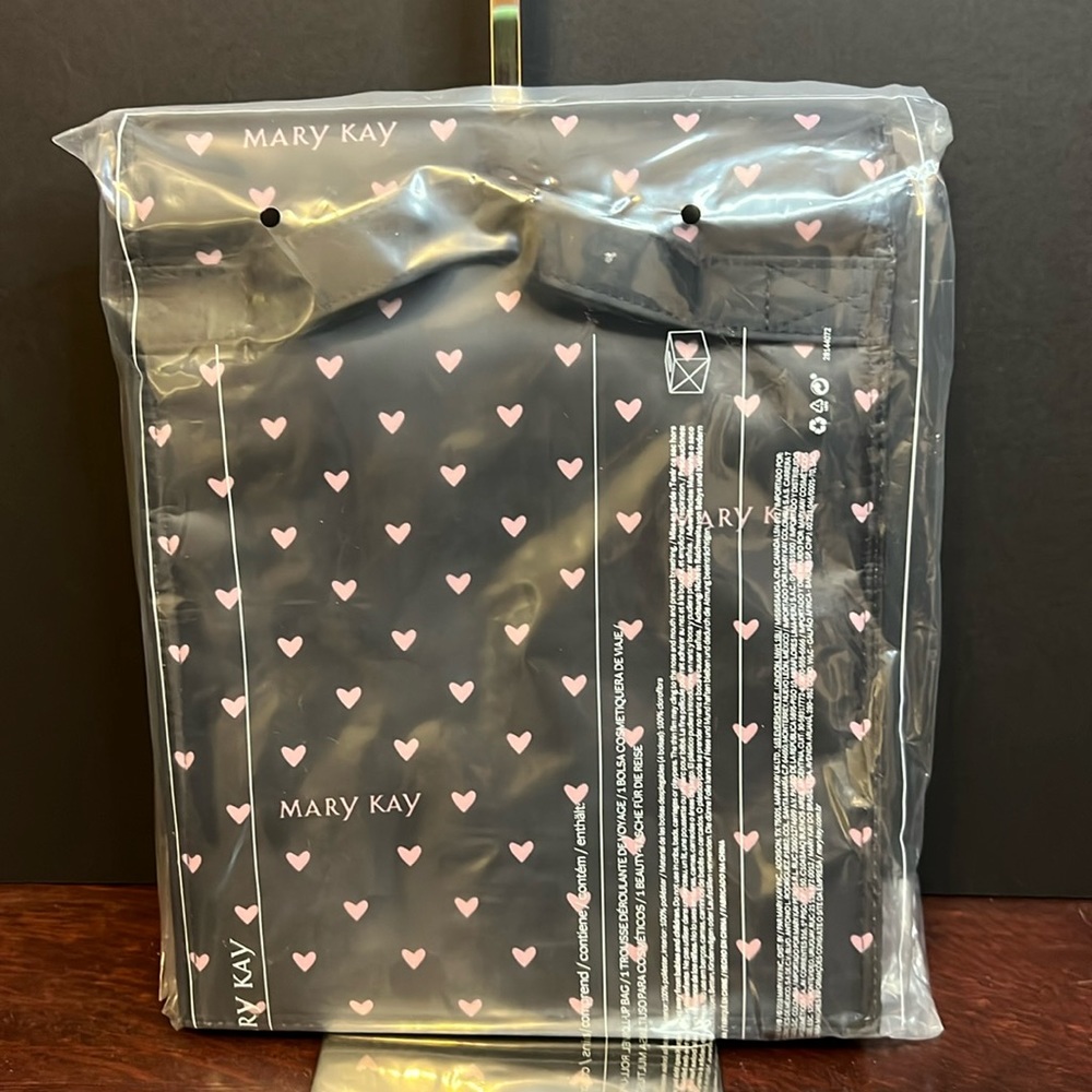 💕💕Mary Kay Roll-Up Makeup Bag with Pink Hearts-Brand New💕💕